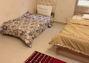 شقة بغرفتين نوم وأثاث مريح