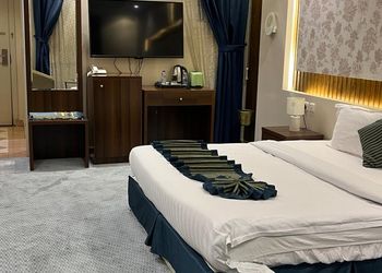 استديو بسرير ماستر وأثاث مريح 