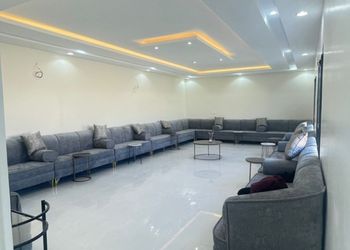 استراحة بمسطح اخضروجلسة خارجية 