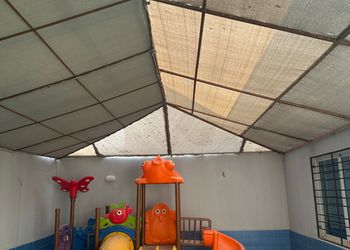 شاليه بألعاب أطفال وجلسة خارجية 