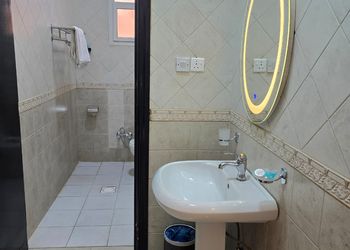شقة بغرفة معيشة وغرفتين نوم 