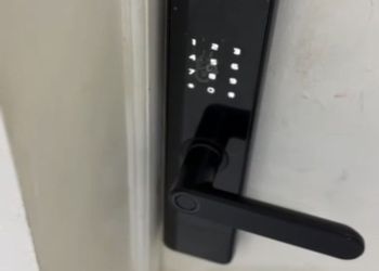 استديو بسرير ماستر وجلسة جانبية