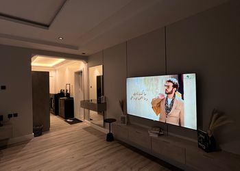 استديو بأثاث مريح وبسيط 