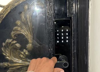 شقة بغرفة معيشة وغرفة نوم 