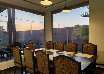 شاليه بجلسة خارجية ومسبح 