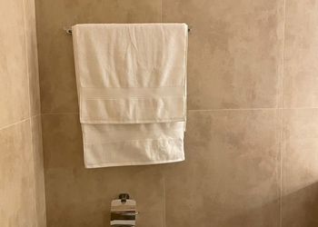 استراحة بمسطح اخضر ومجالس