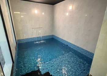 شاليه بغرفة نوم بجلسة جانبية و مسبح 