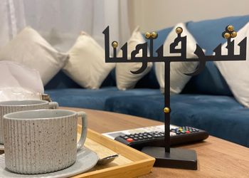 شقة بصالة مريحة وغرفة نوم 