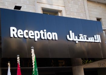 شقة بغرفتين نوم وتلفزيون ذكي