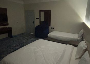 استديو بسرير ماستر وأثاث مريح 
