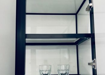 استديو باثاث مريح وبسيط 