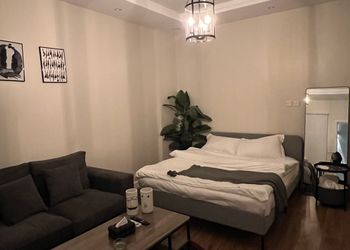 استديو بسرير ماستر وجلسة جانبية 