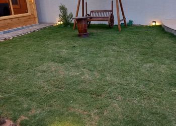 شاليه بمسبح العاب مائية و مسطح اخضر