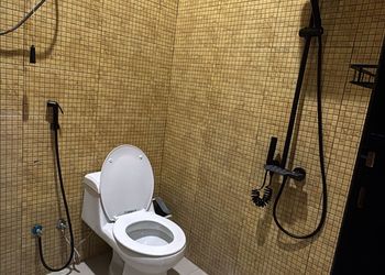 استراحة بمسطح اخضر وجلسه خارجيه