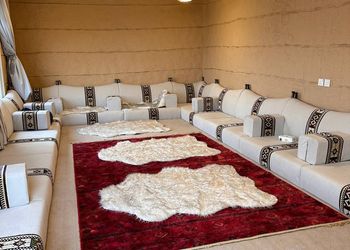 استراحة بمجالس واسعة وأجواء ممتعة 