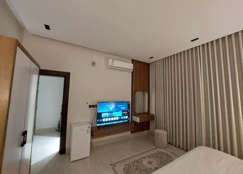 استديو بسرير ماستر وجلسة جانبية