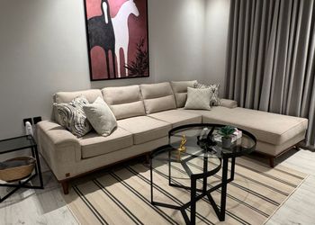 استديو بأثاث مريح وبسيط 