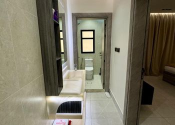 استديو بأثاث مريح وبسيط 