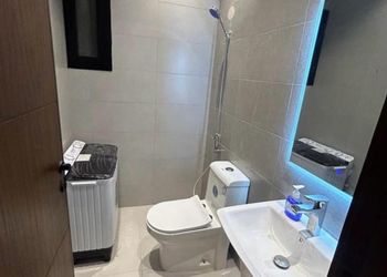استديو بأثاث مريح وبسيط