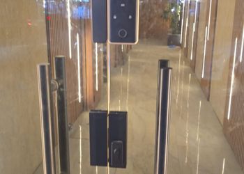 استديو بأثاث مريح وبسيط 