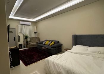 استديو بتصميم هادئ ودخول ذكي