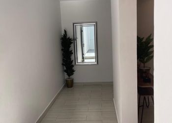 شاليه بغرفة نوم و صاله انيقة