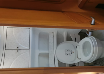 كرفان بإطلالة بحرية وجلسات