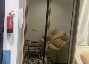 استديو بسرير ماستر وأثاث مريح 