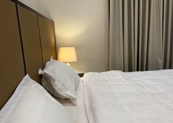 استديو بأثاث مريح وبسيط