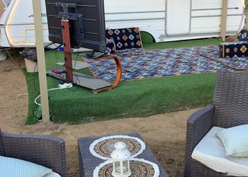 كرفان بجلسة خارجية وأجواء ممتعة