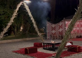 كوخ بمرافق خارجية مشتركة 