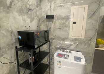 استديو بسرير ماستر وجلسة جانبية