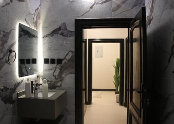 استديو بأثاث مريح وبسيط 