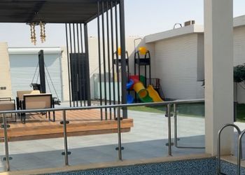 شاليه بغرفة نوم مطلة على المسبح 