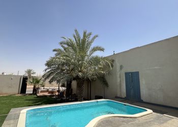شاليه بمسبح وألعاب اطفال