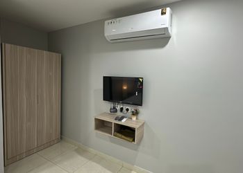 استديو باثاث مريح وبسيط 