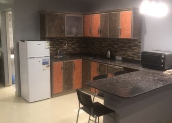 شالية بصاله تطل على المسبح
