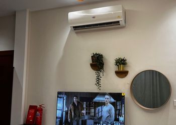 استديو بسرير ماستر وجلسة جانبية