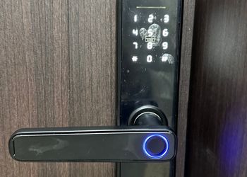 استديو بسرير ماستر  وبأثاث بسيط 
