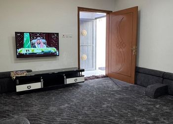 استراحة بجلسه مطله على مسبح 