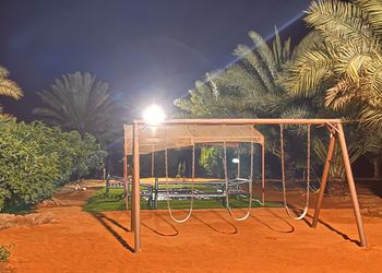 مزرعة بمسطحات خضراء وأجواء ممتعة