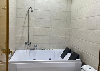 استراحة بألعاب أطفال ومسبح