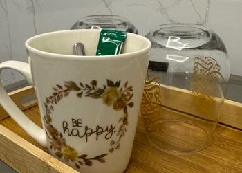 شقة بغرفة معيشة وغرفة نوم 