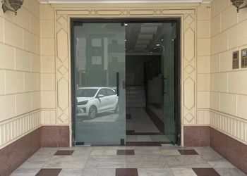 استديو بأثاث مريح وبسيط 