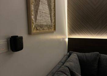 استديو بجلسة خارجية ودخول ذاتي