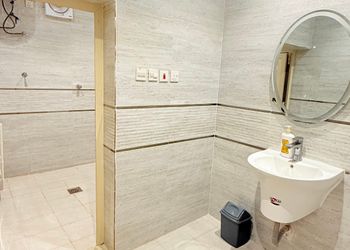 غرفة بسريرين مفردة داخل مزرعة 