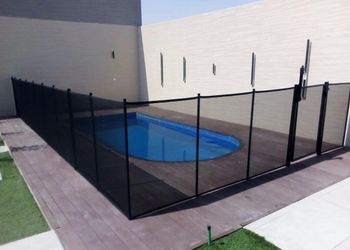 شاليه بمجلس وفناء خارجي 