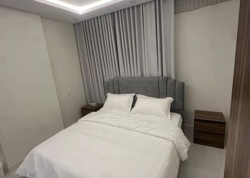 شقة بغرفتين نوم وأثاث هادئ