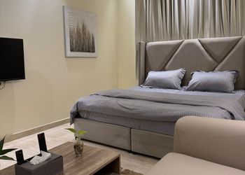 استديو بسرير ماستر وجلسه جانبيه