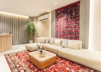 شقة بصالة أنيقة ودخول ذاتي